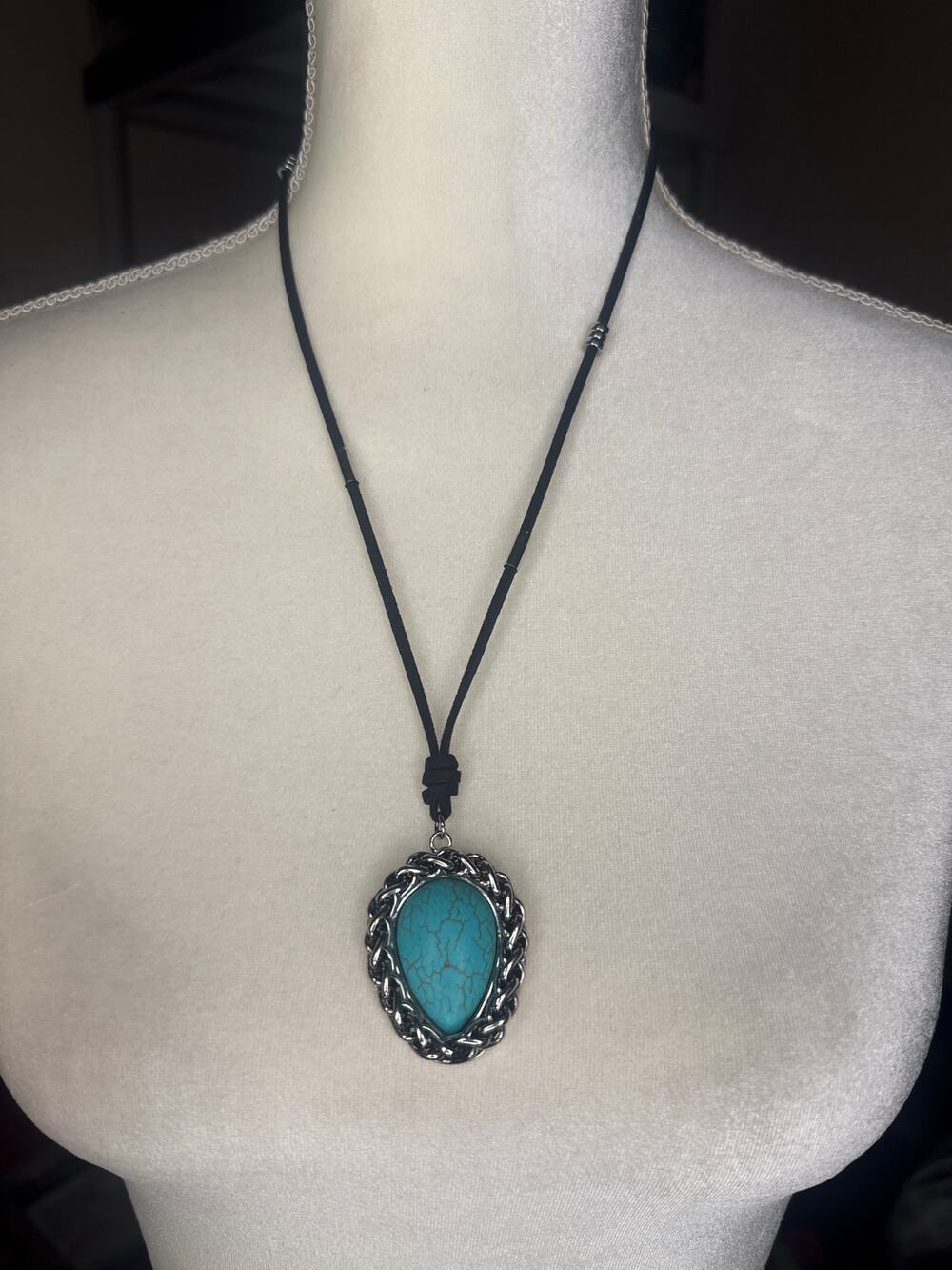 Justin Turquoise Stone Pendant Necklace NWT